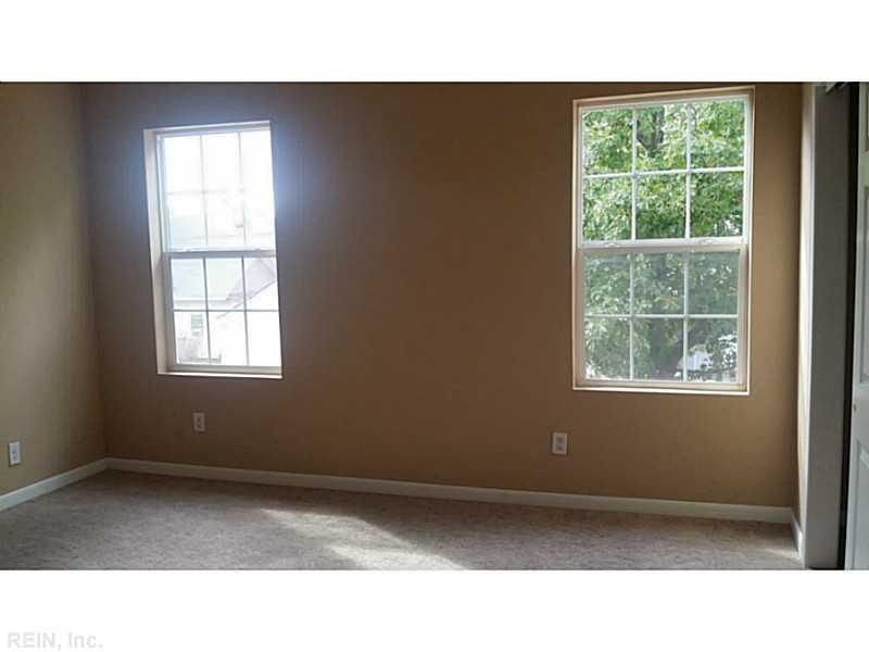 Building Photo - 3214 Bapaume Ave