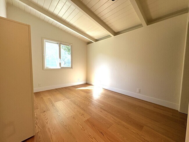 Building Photo - Beautifully Updated 5-Bedroom Home coming ...