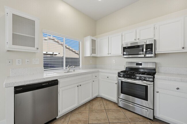 Building Photo - Bright, Updated Home with Spacious Layout & Low-Maintenance Yard