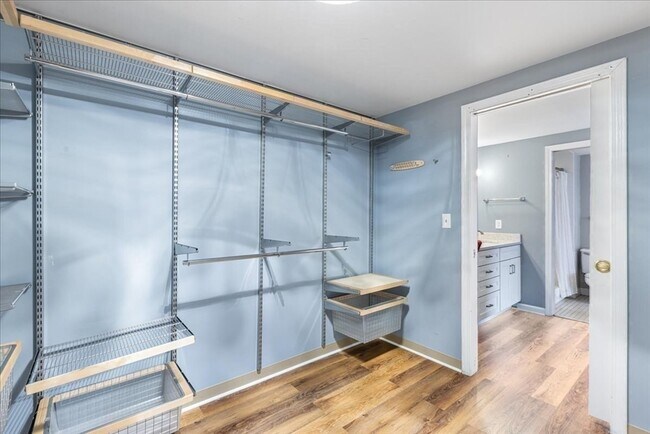Building Photo - 100 Ledgewood Dr