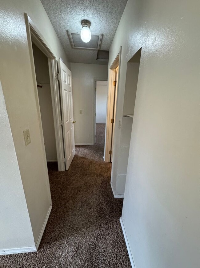 Building Photo - JUST REDUCED! Apple Valley Home in Sycamor...