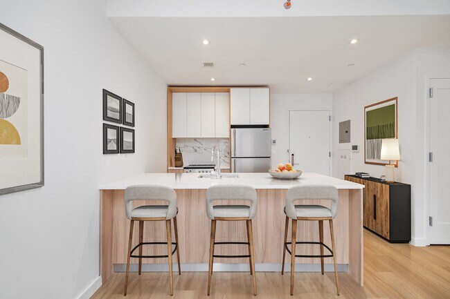 Primary Photo - 71-82 Parsons Boulevard