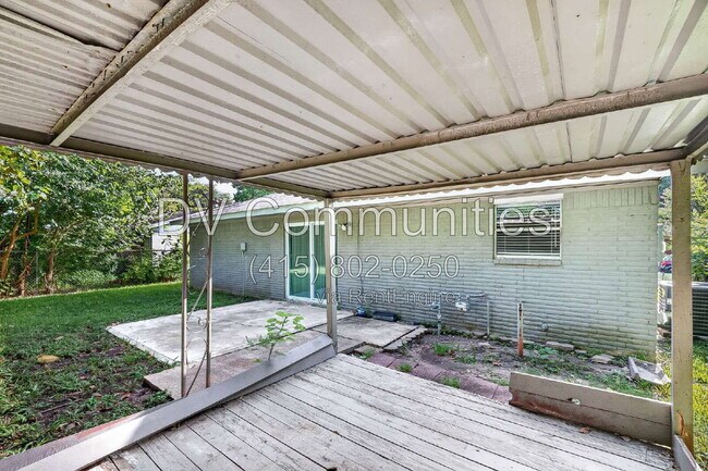 Building Photo - 12919 S Coast Dr