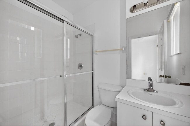 Building Photo - 1575 NE 33rd Ave