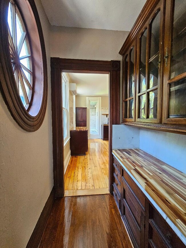 Building Photo - 764 Rock St