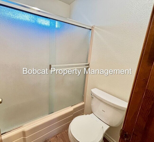 Building Photo - 1516 South Ct