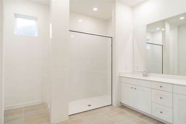 Building Photo - 31026 Sun Vly Dr