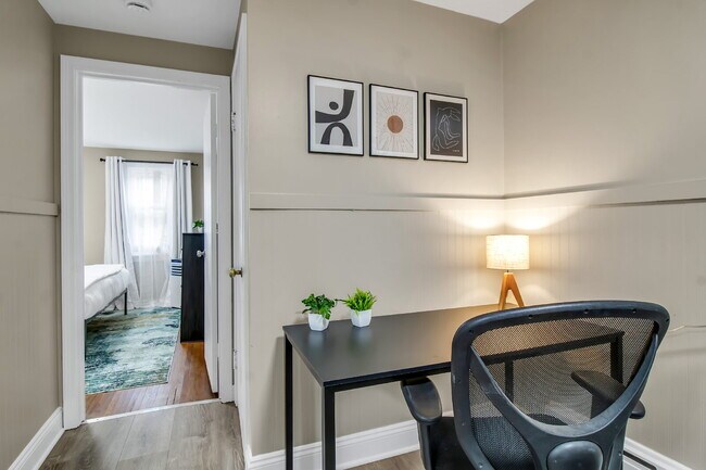 Building Photo - Furnished 1-Bedroom First-Floor Apartment Minutes from Highmark Stadium