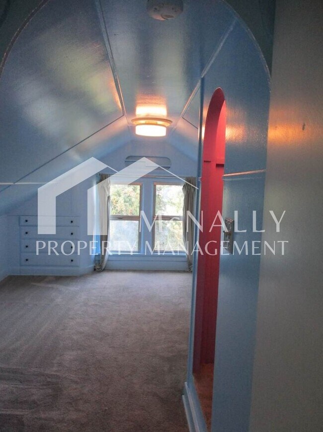 Building Photo - Charming 3-Bedroom Craftsman in Central Tacoma with Spacious Studio/Office