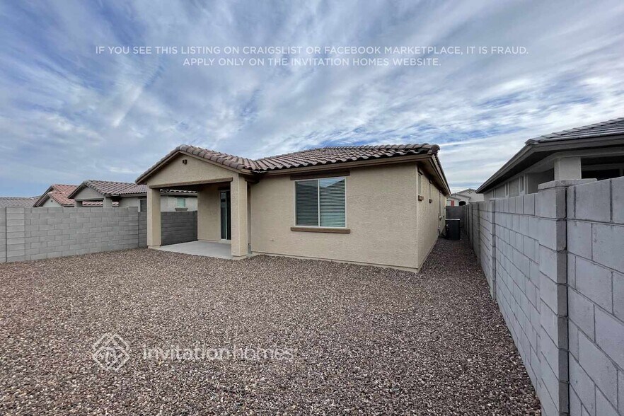 Building Photo - 19444 W Solano Dr