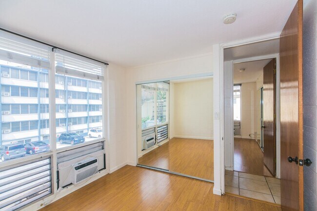 Building Photo - Bishop Manor Unit 22