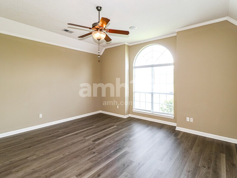 Building Photo - 8500 Wolf Trace Ln