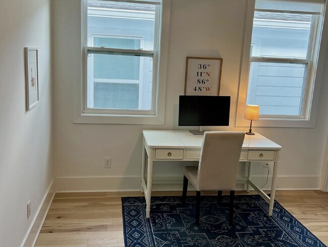 Building Photo - Modern Downtown Nashville 4 Bed, 3.5 Bath Home with Designer Finishes and Fully Fenced Backyard