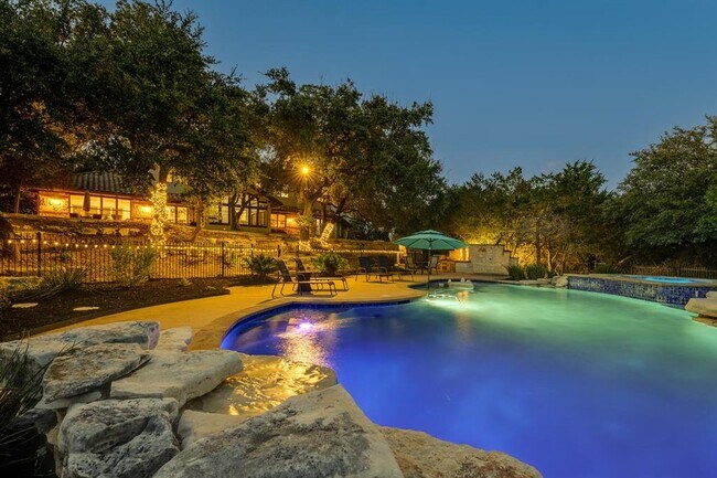 Building Photo - 813 Moonlight Bay Dr