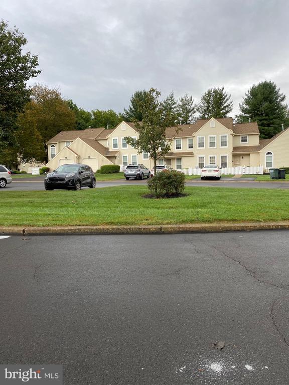 Building Photo - 1811 Hennessy Dr