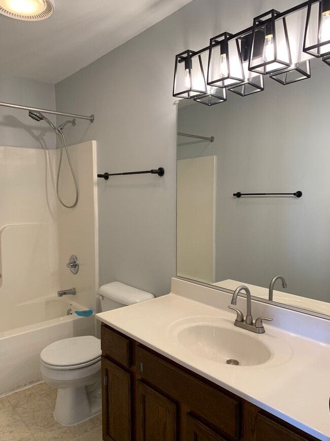 Building Photo - Spacious 3-Bed / 2.5-Bath Townhome – Antrim Crossing Subdivision