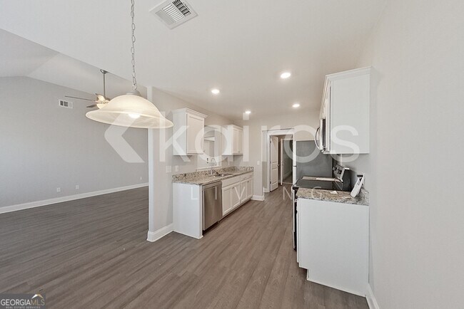 Building Photo - 228 Western Red Cedar Dr