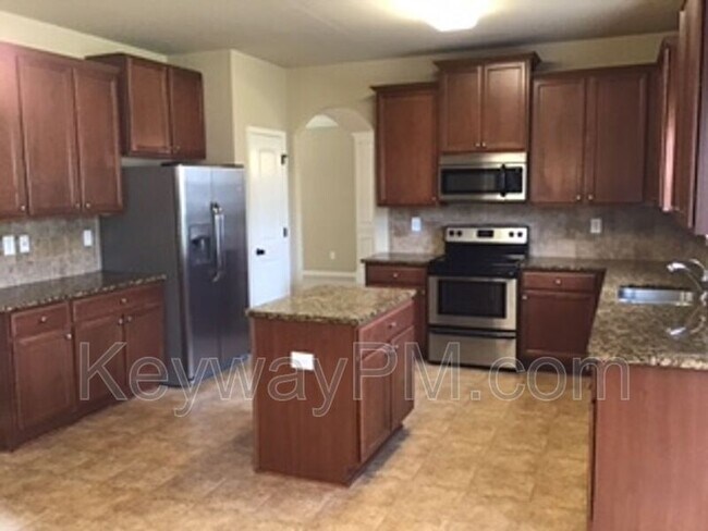 Building Photo - 6017 Reynolds Cir