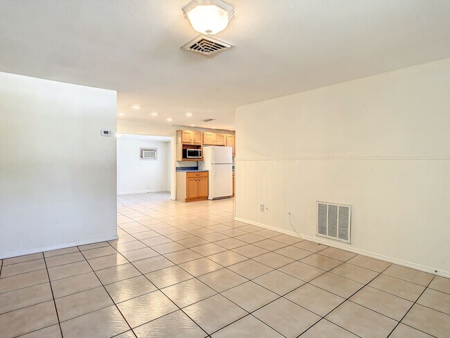 Building Photo - 4 Bedroom POOL Home in Largo