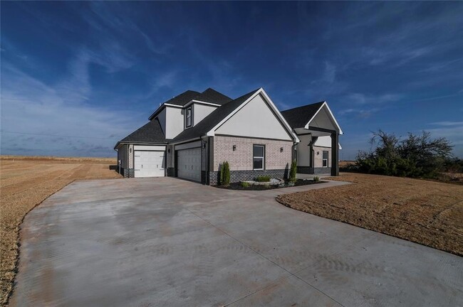 Building Photo - 4715 White Tail Ct