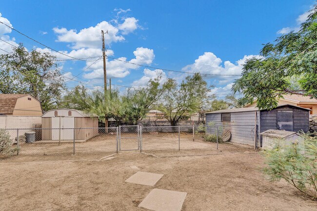 Building Photo - 5205 Flower Dr