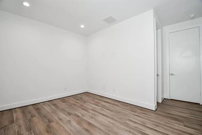 Building Photo - 3609 Dennis St