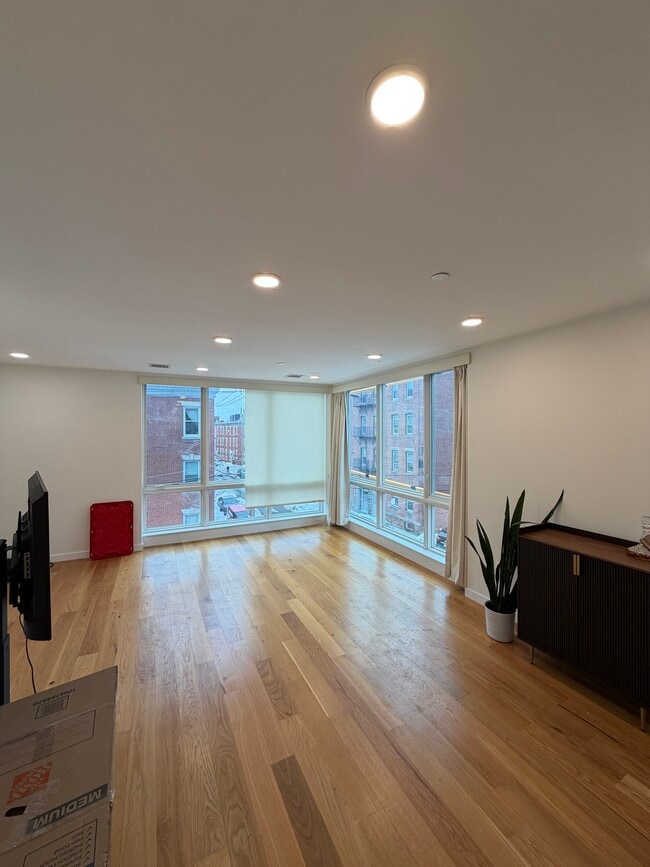 Building Photo - 175 Gove St