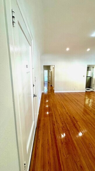 Building Photo - 422 N Spaulding Ave