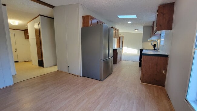 Building Photo - Huge 4 bedroom 2 bath home in a great family neighborhood.