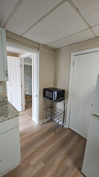 Building Photo - 126 Branch St