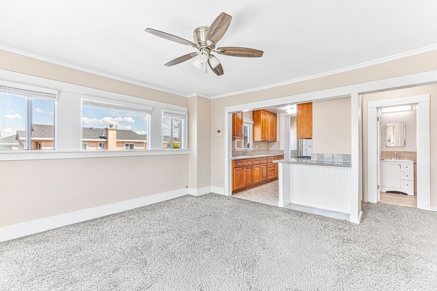 Building Photo - 1460 Gaviota Ave