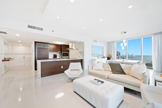 Building Photo - 495 Brickell Ave
