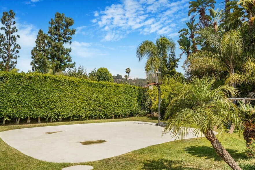 Building Photo - 114 S Layton Dr