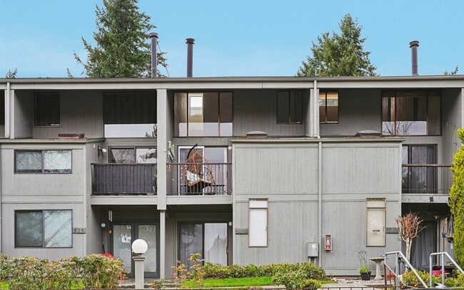 Building Photo - 6668 137th Pl NE