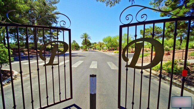 Building Photo - 2 BEDROOM 2 BATH IN NORTHWEST DOUBLE GATED GOLF COURSE COMMUNITY!