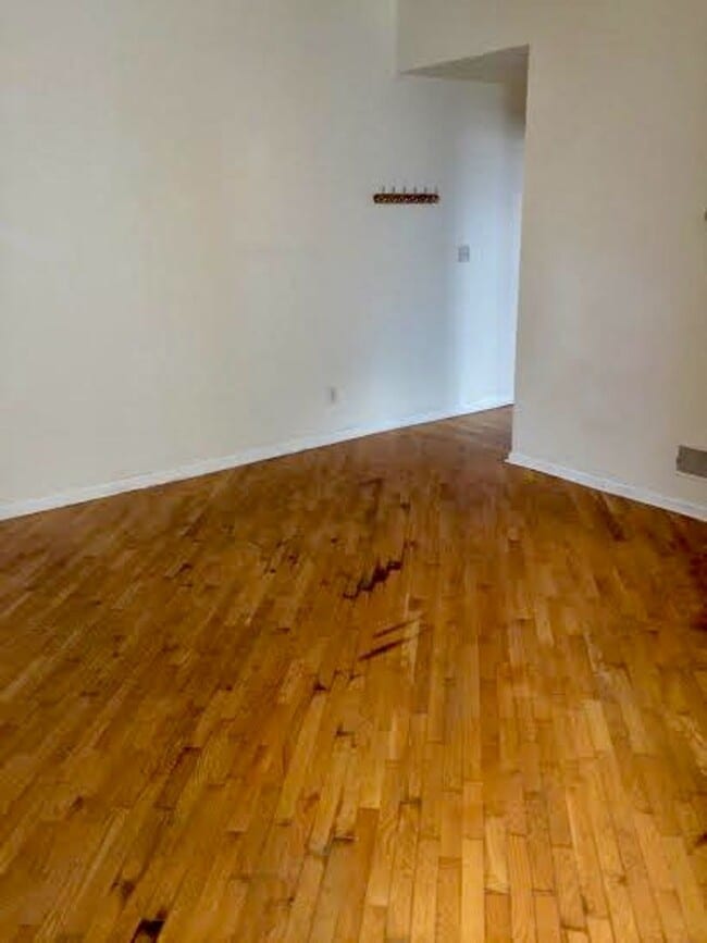 Building Photo - *** Southside Slopes Apartments * Pet Friendly * Walk to E. Carson St. * Available Now * Spacious...