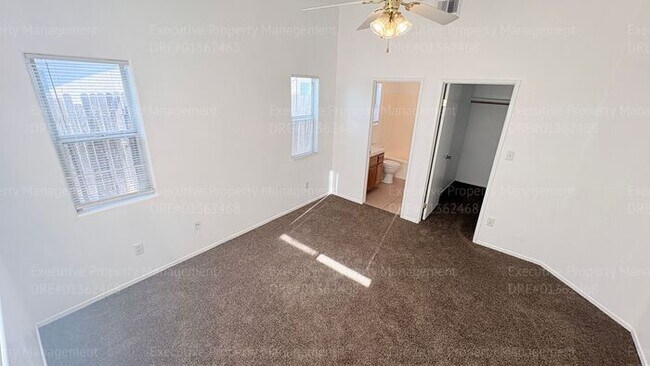 Building Photo - 4 bedroom 2 bathroom home located near S. H St/ Berkshire Rd