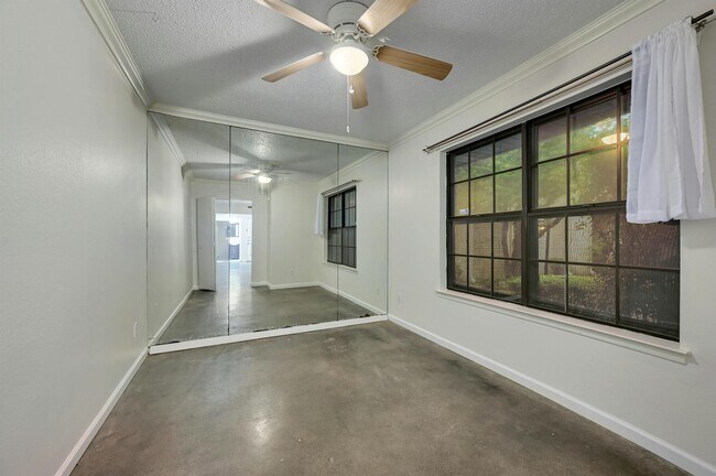 Building Photo - 8400 Jamestown Dr