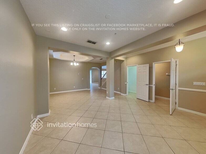 Building Photo - 9730 Moss Rose Way