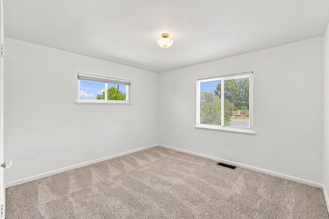 Building Photo - $2,590.95 with $300 Off The First Month's Rent, 4 Beds - 2 Bath, Single Family Home in Denver wit...