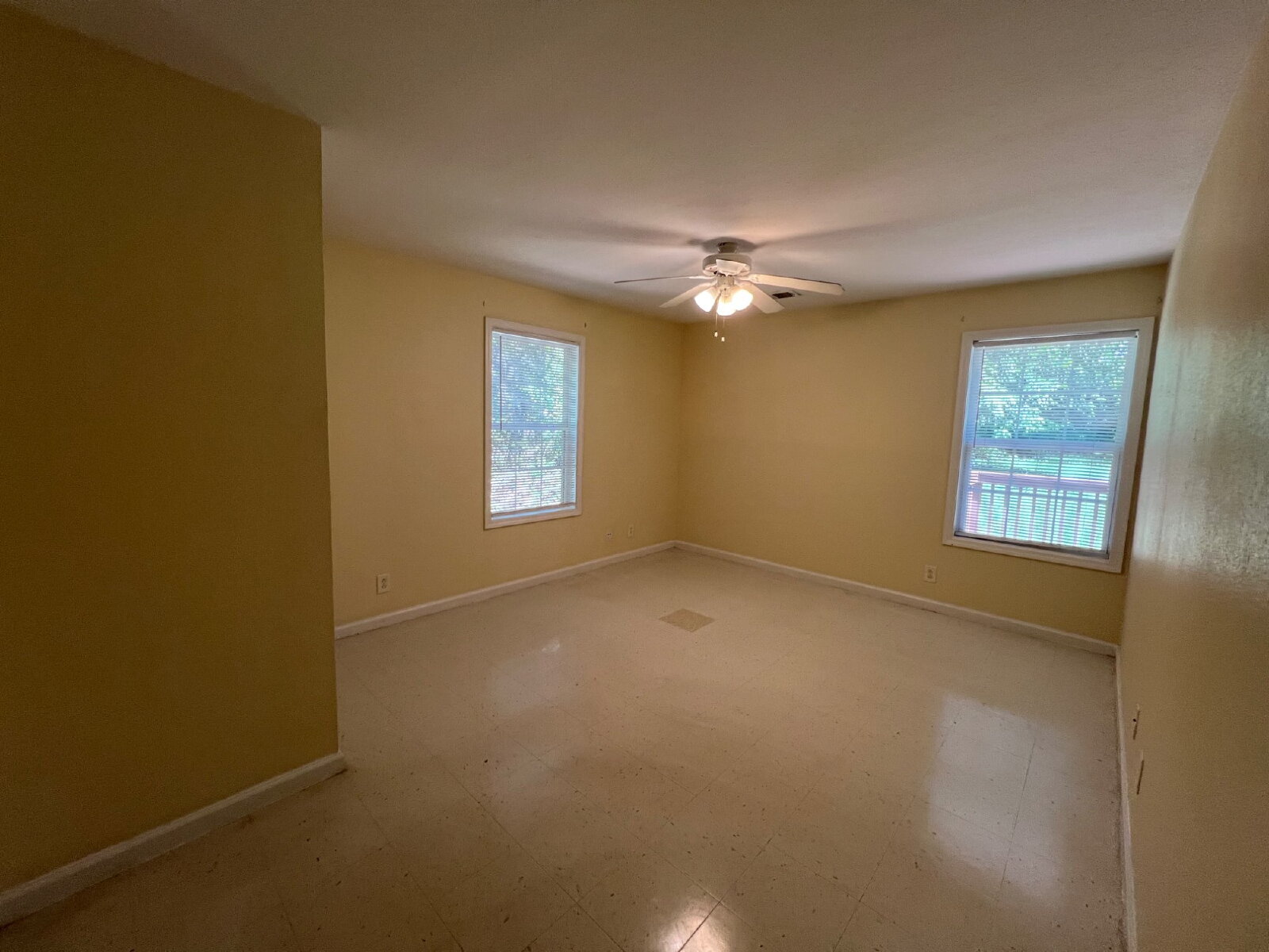 Building Photo - 9063 Pembroke Oak Grove Rd