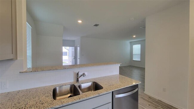 Building Photo - 217 Redonda Dr