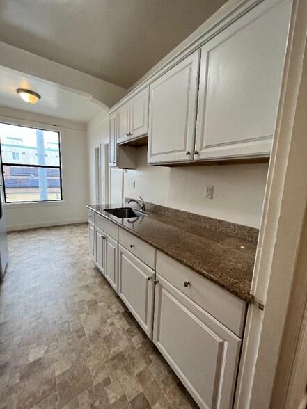 Building Photo - 5650 Mission St