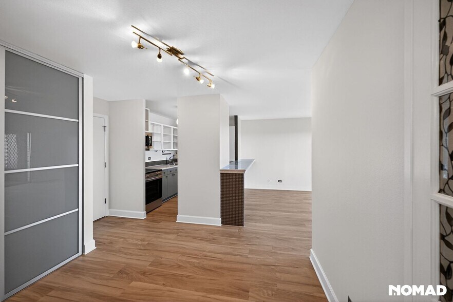 Building Photo - 700 N Washington St