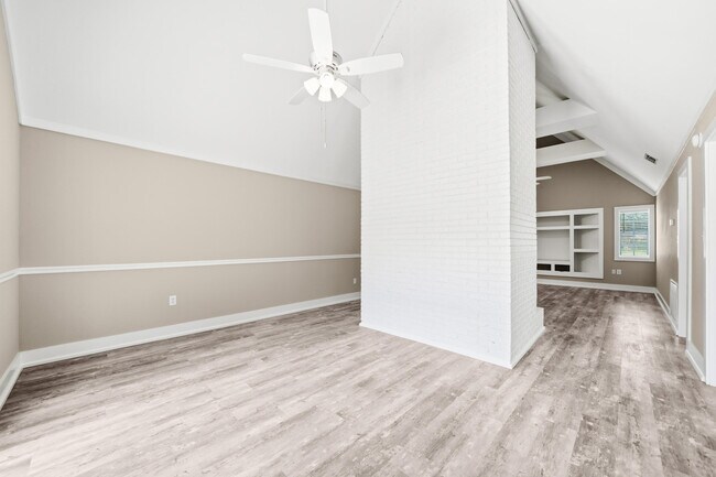 Building Photo - 942 Rue De Palms