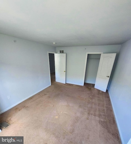Building Photo - 302 Hidden Dr