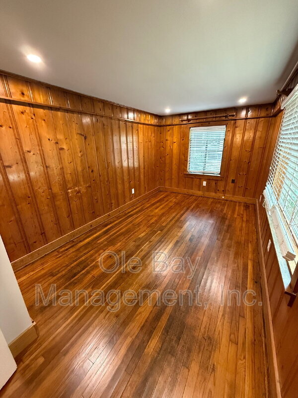 Building Photo - 251 Azalea Cir W