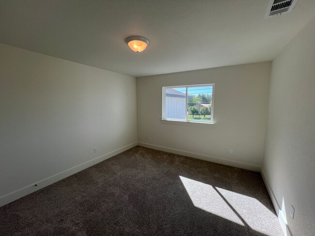 Building Photo - Newly constructed Townhome for rent!