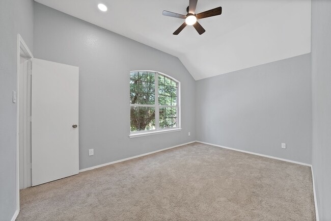 Building Photo - 137 Heritage Dr