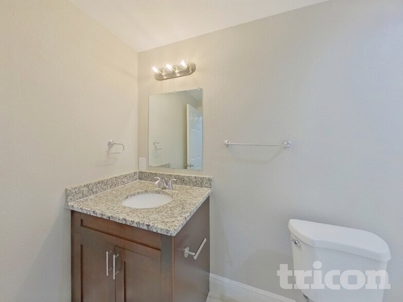 Building Photo - 355 43rd Ave N